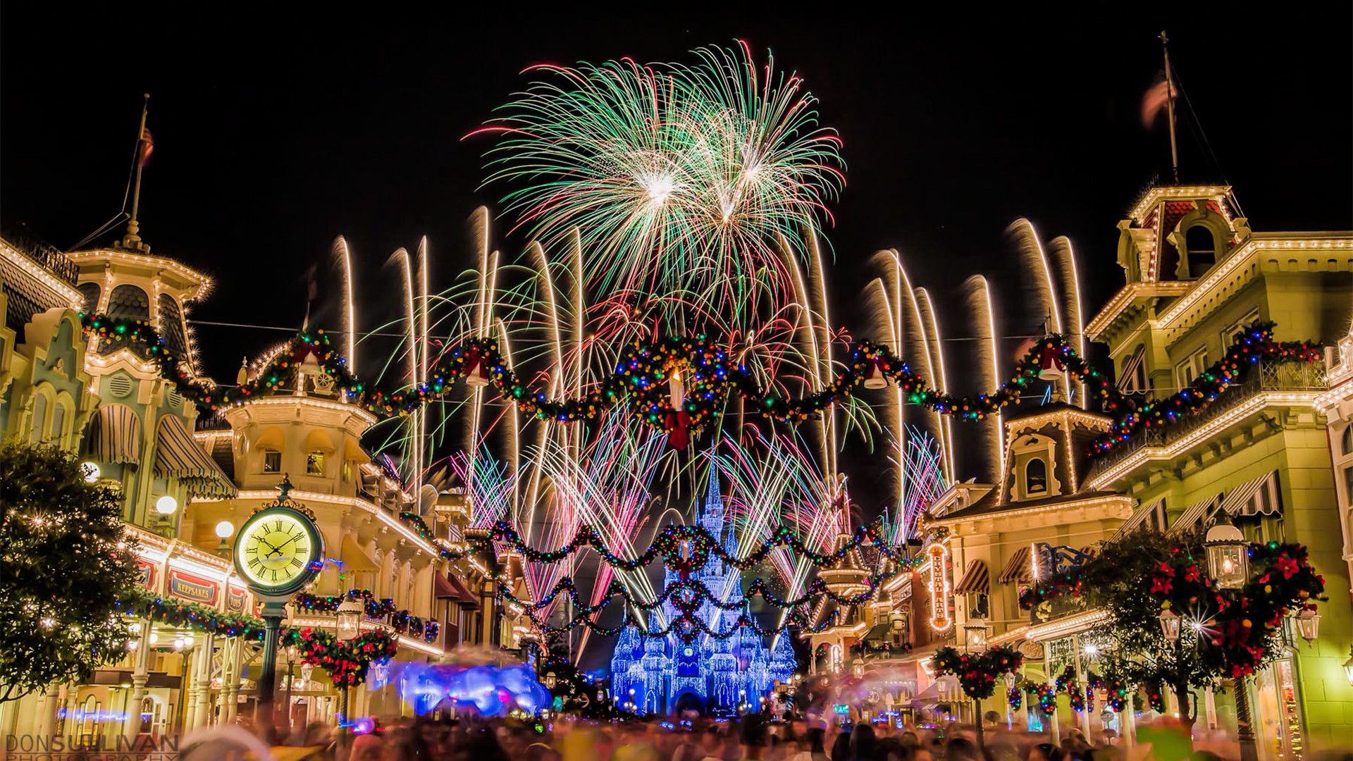 Disney World Christmas Desktop Wallpaper