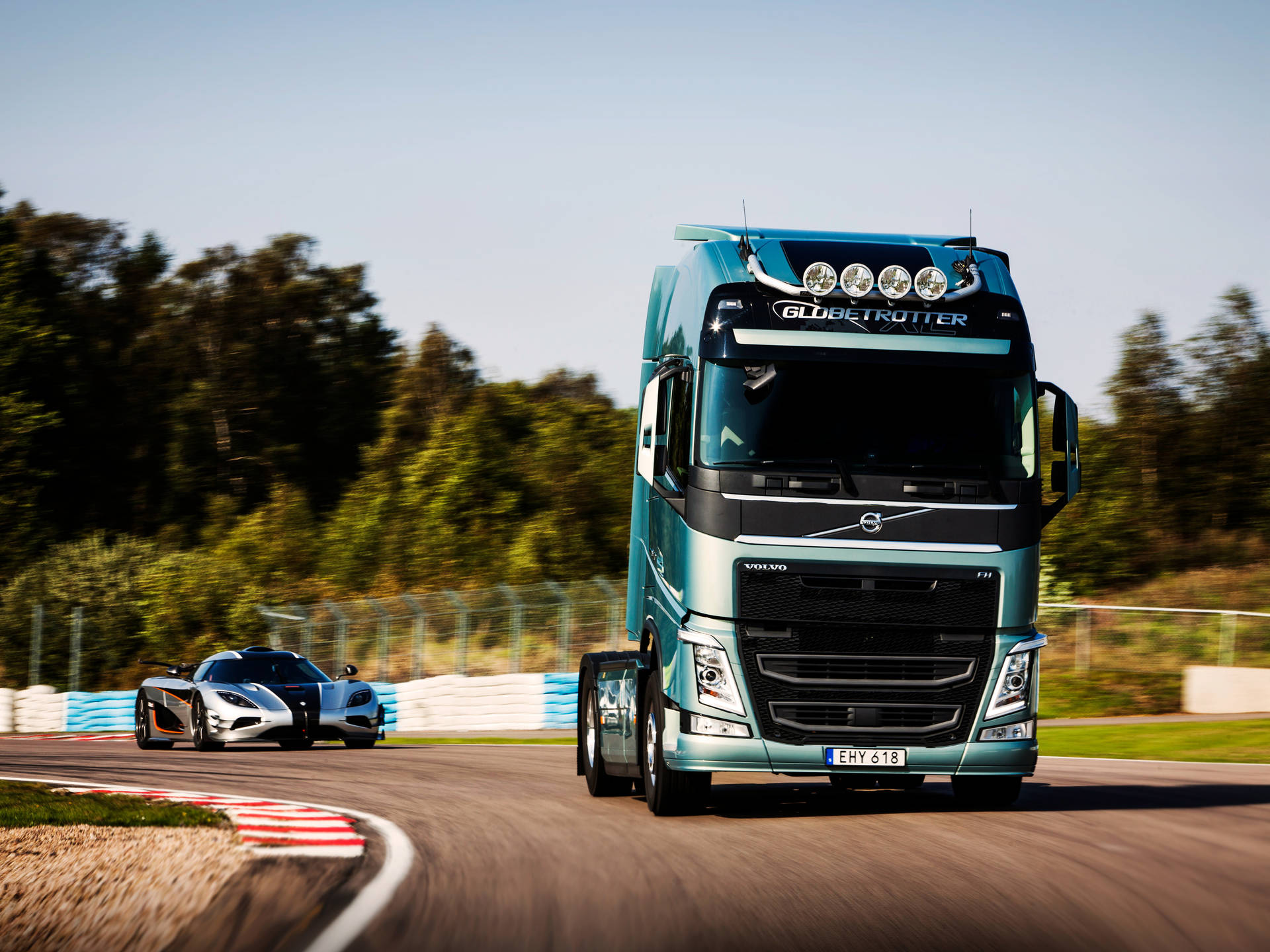 Download Volvo Wallpaper