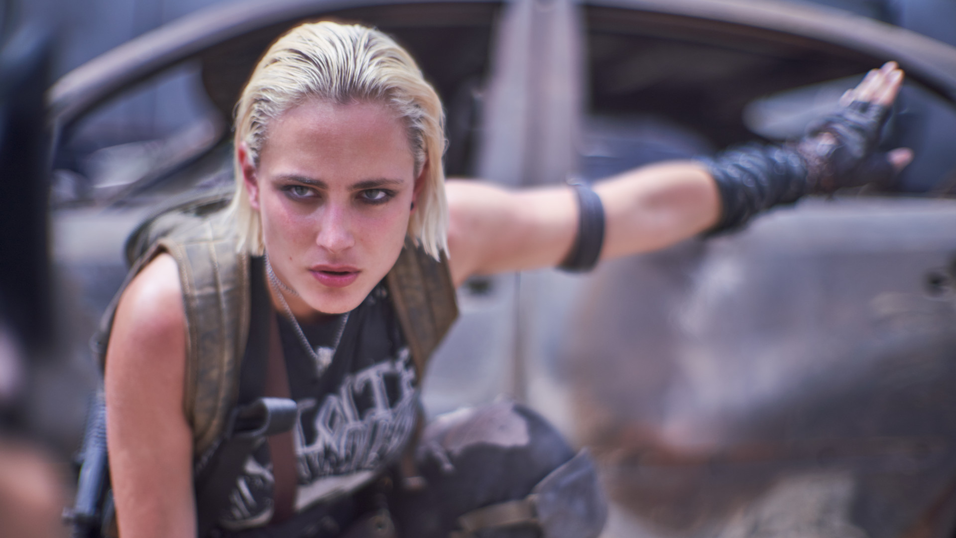 Army of the Dead's opening scene includes two UFOs that you may have missed