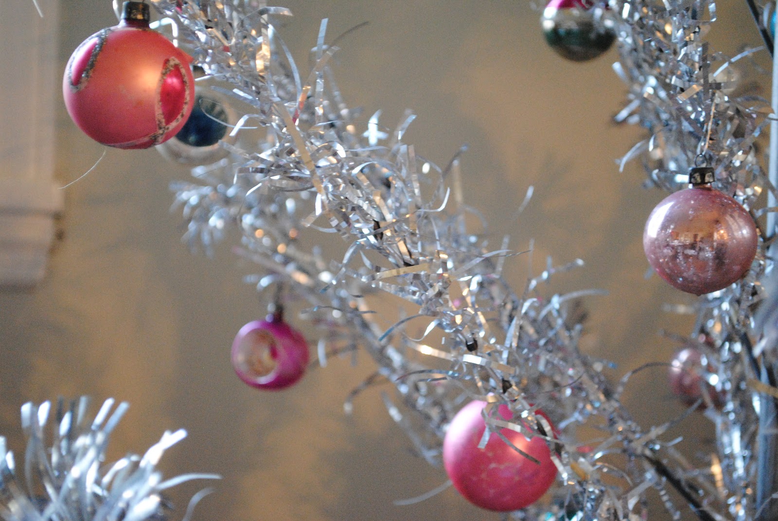 a perfect gray: vintage christmas ornaments