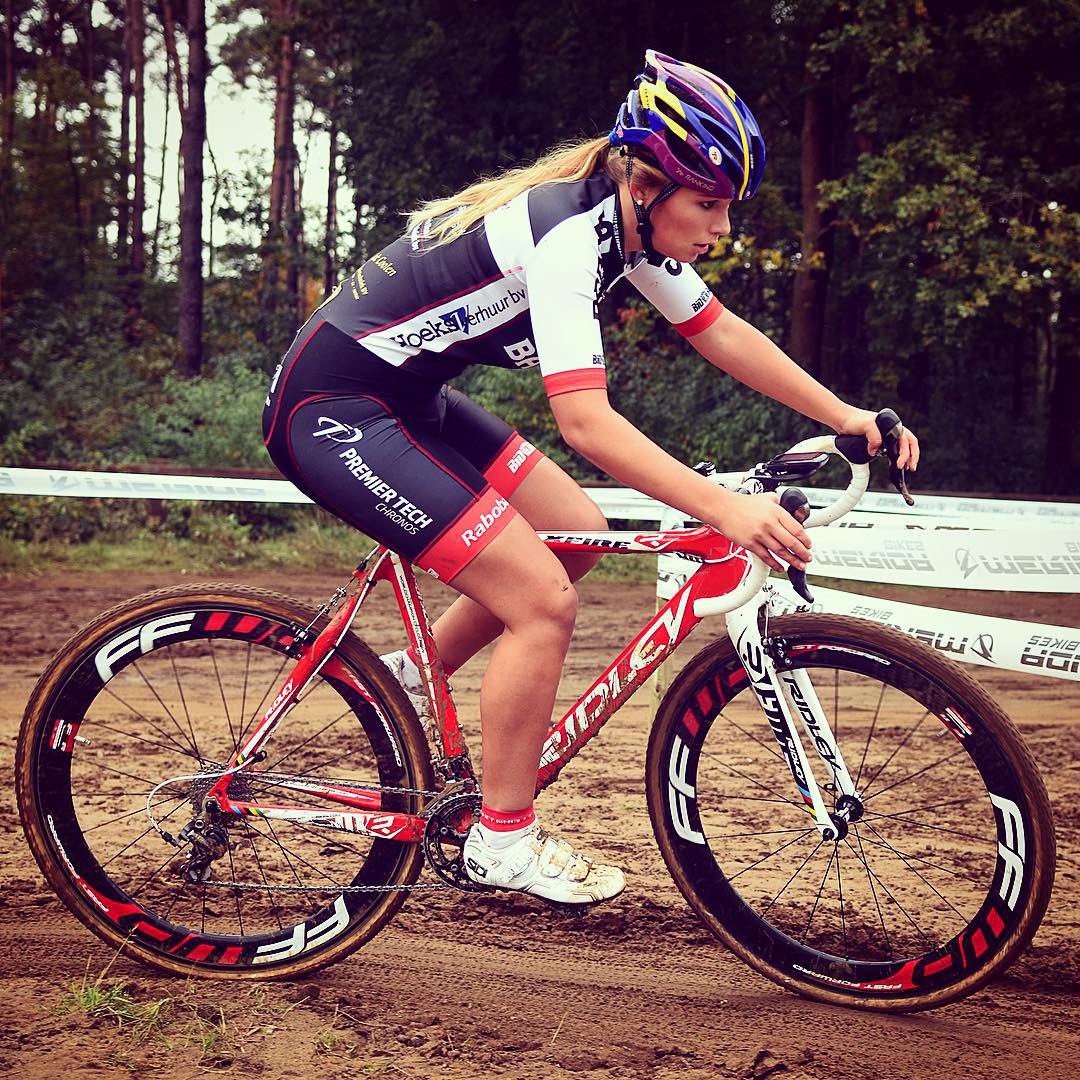 Stunning cyclist Puck Moonen