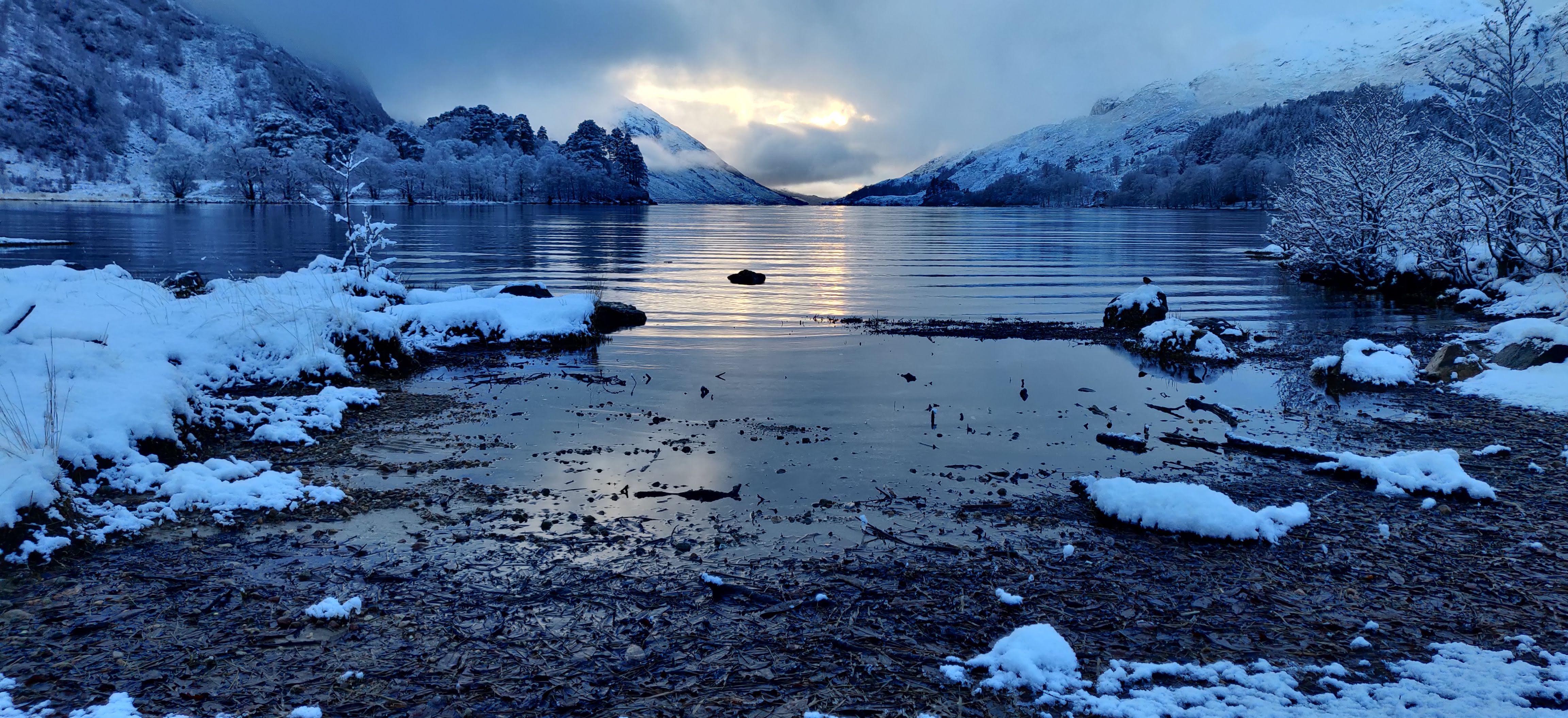 Shores of Loch Shiel by the monument, Glenfinnan, Scottish Highlands 23rd Jan 21 [OC][4608 x 2112]