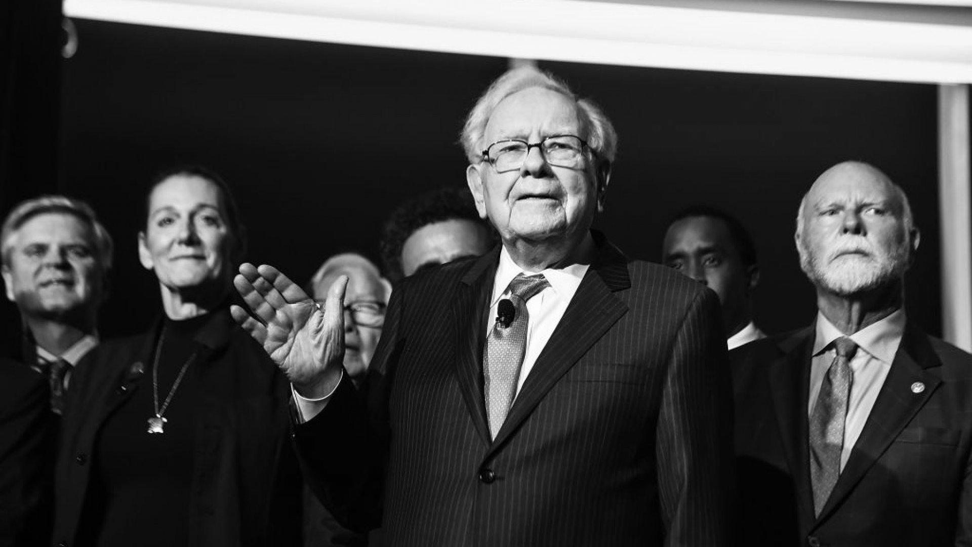 Warren Buffett Lives His Life by This 1 Rule of Success, Says His Partner Charlie Munger