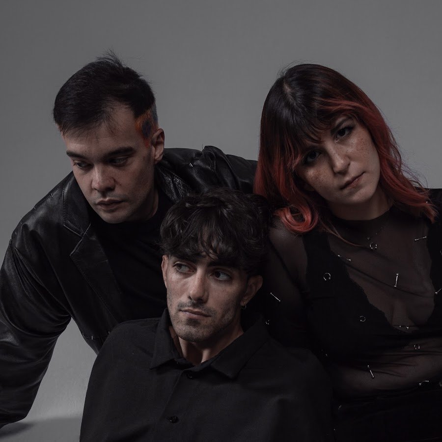 VVV [Trippin'you] Photo (2 of 18)