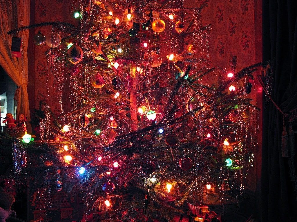 Old Fashioned Christmas Tree's style