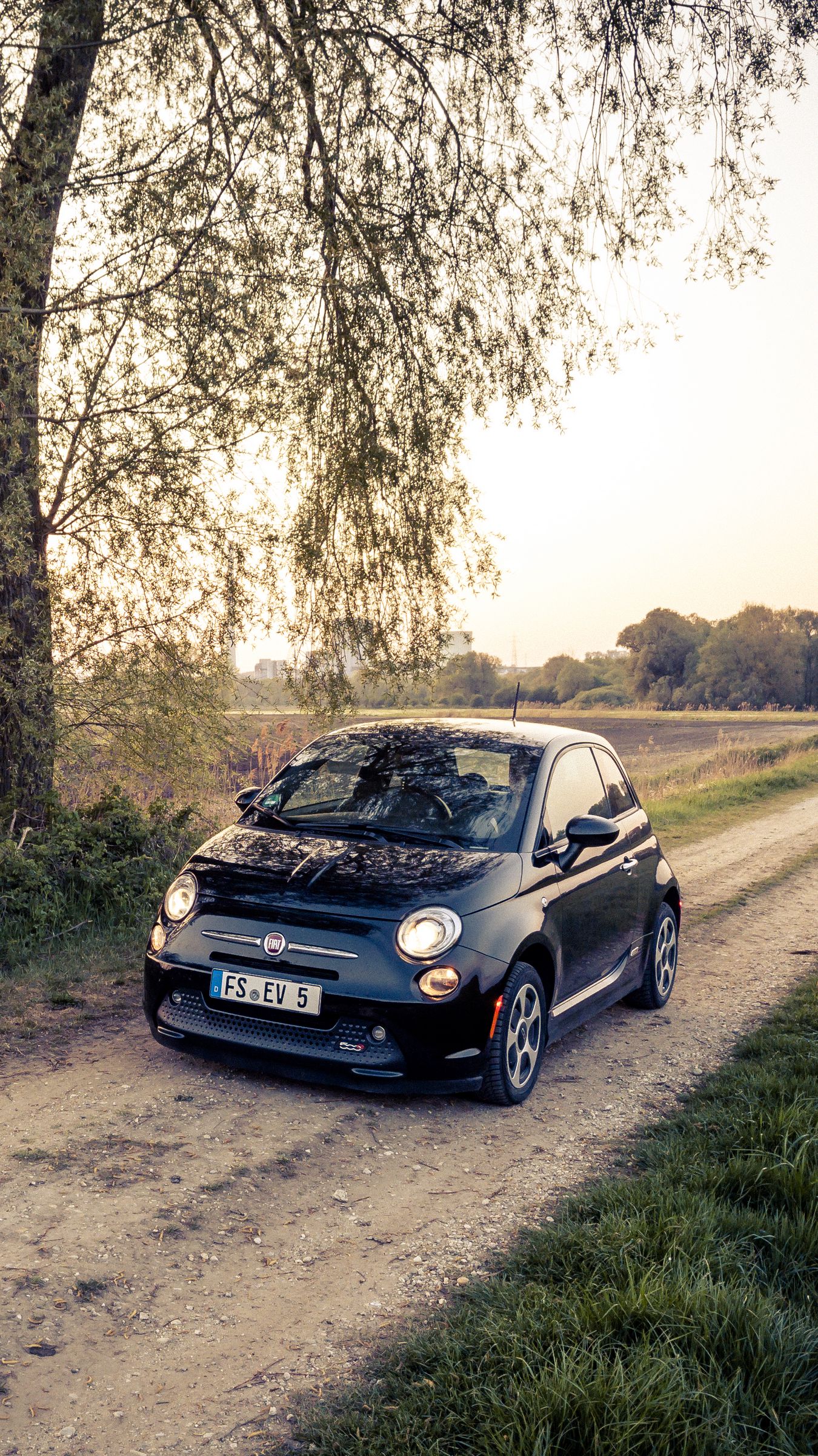Download wallpaper 1350x2400 fiat 500e, fiat, car, black, road iphone 8+/7+/6s+/for parallax HD background