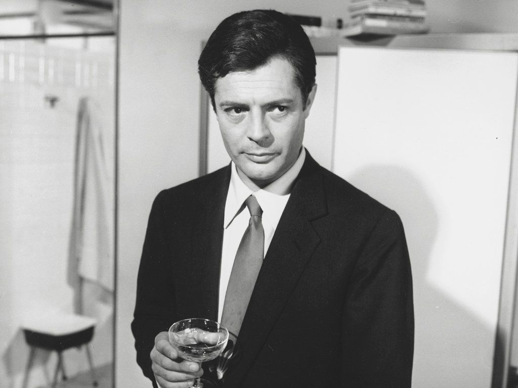 In Paris, Revisiting the 'Aesthetic Shock' of Antonioni. Marcello mastroianni, Magazine photography, Film