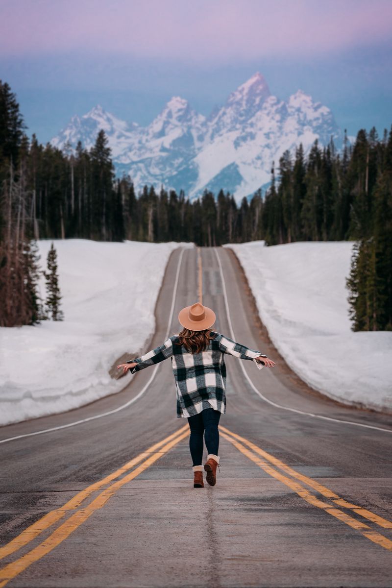Download Wallpaper 800x1200 Girl, Alone, Freedom, Free, Road, Mountains, Snow, Winter Iphone 4s 4 For Parallax HD Background