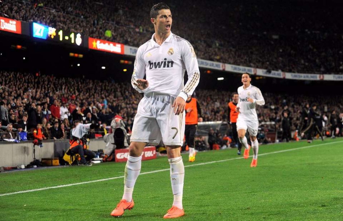 Cristiano Ronaldo's 'Calma Calma' Celebration From 2012 Goes Viral Ahead Of El Clasico 2020 21 (Watch Video). ⚽ LatestLY
