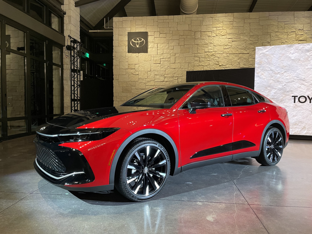 2023 Toyota Crown, 2023 Honda CR V Top This Week's New Car Reviews