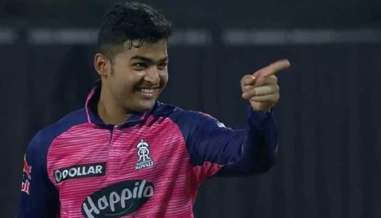 I am going to mankad.', RR cricketer Riyan Parag slammed by Indian fans for his controversial tweet, say 'Playing XI mein khelega?'