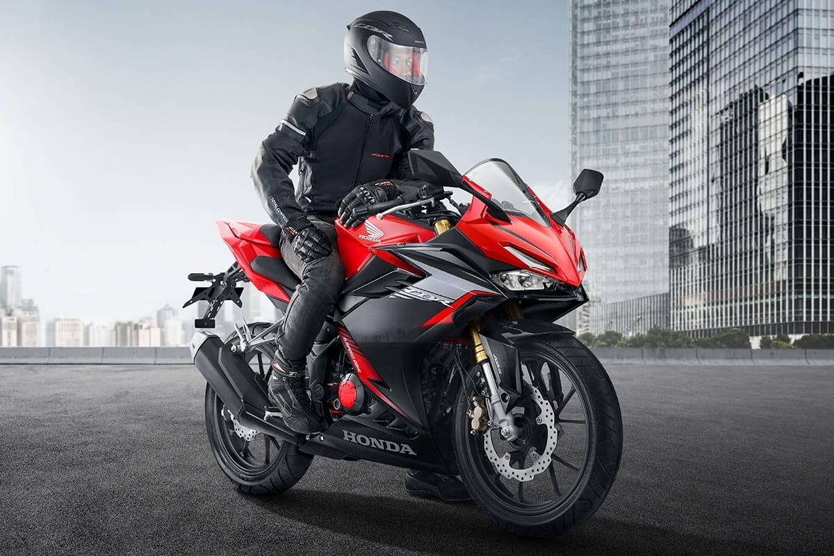 The Yamaha R15 Has A New Rival The All New 2021 Honda CBR150R Bike News