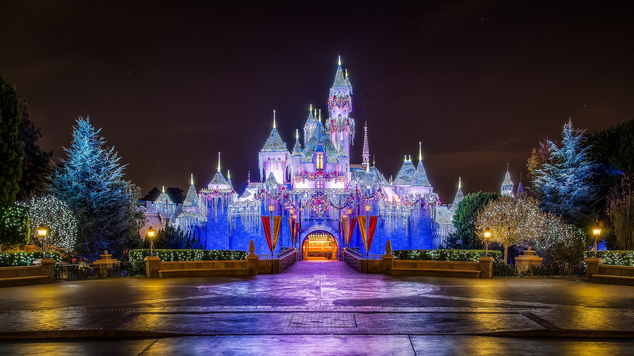Christmas Season Finale. Disney world christmas, Christmas wallpaper, Castle christmas