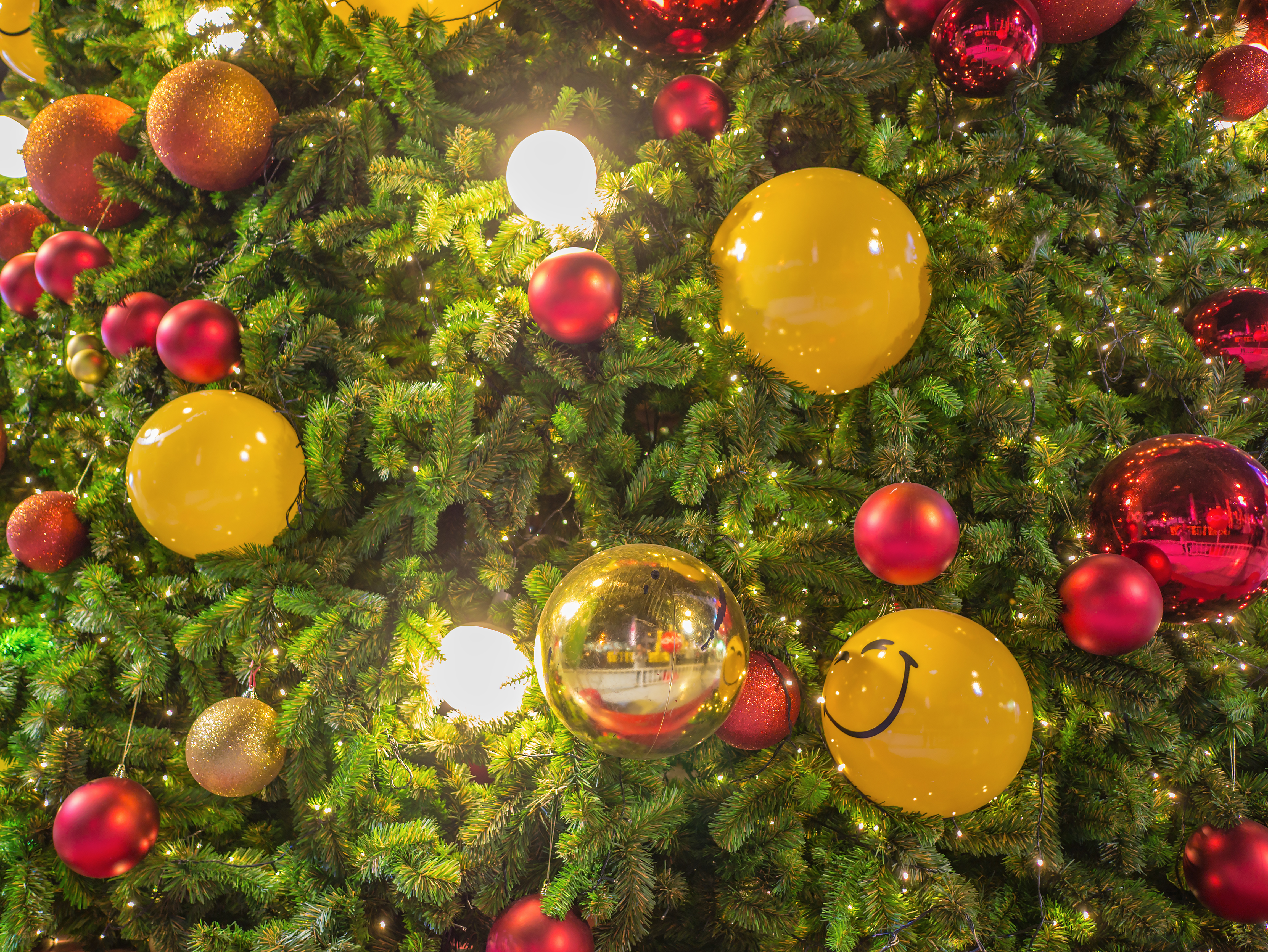 Christmas Tree Presents Image and Background for Free Download