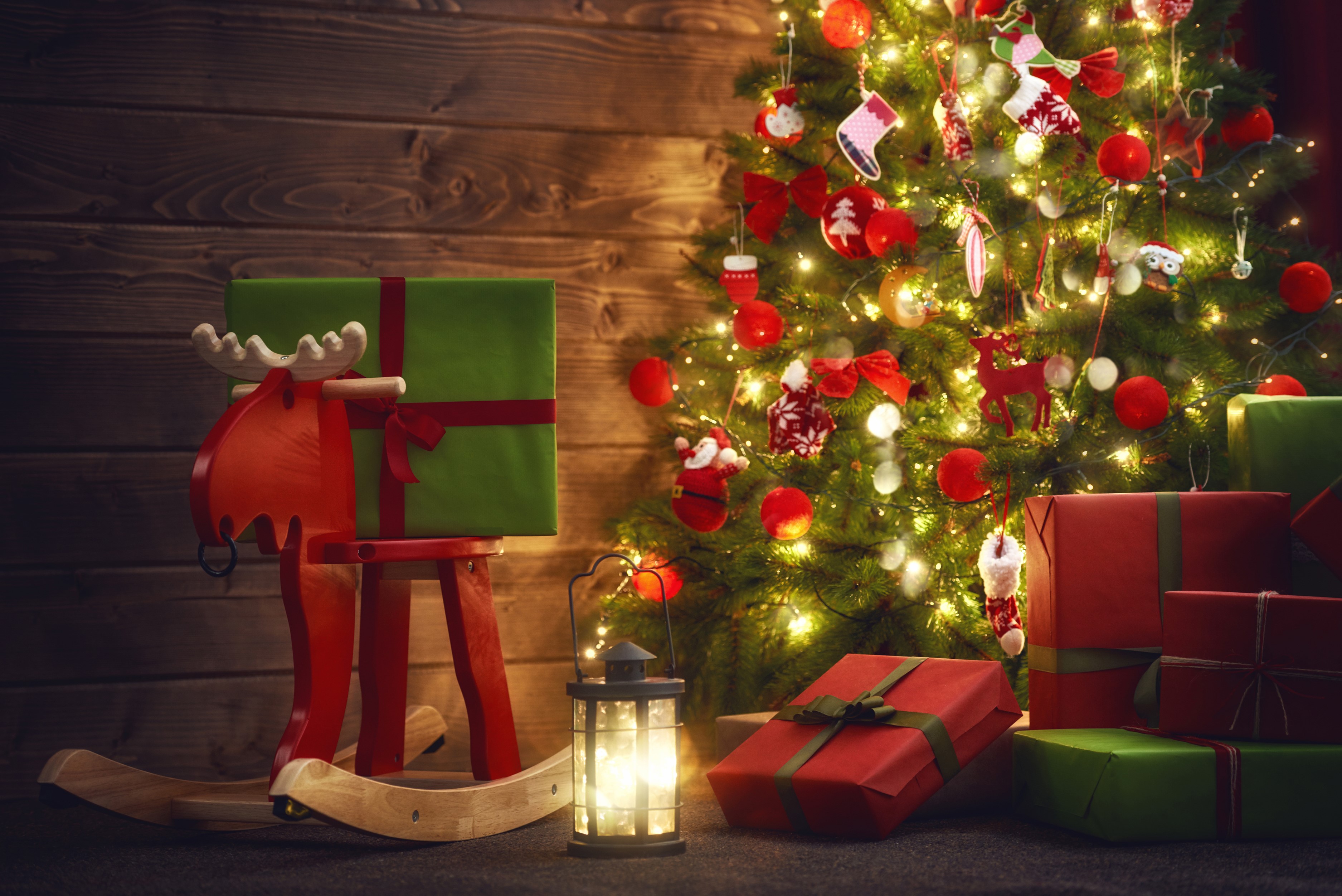 Free Download Christmas tree wallpaper full HD (1080p)