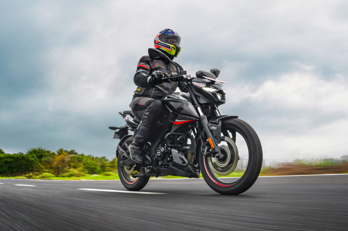 Bajaj Pulsar N160 review, test ride: specifications, engine, features tested