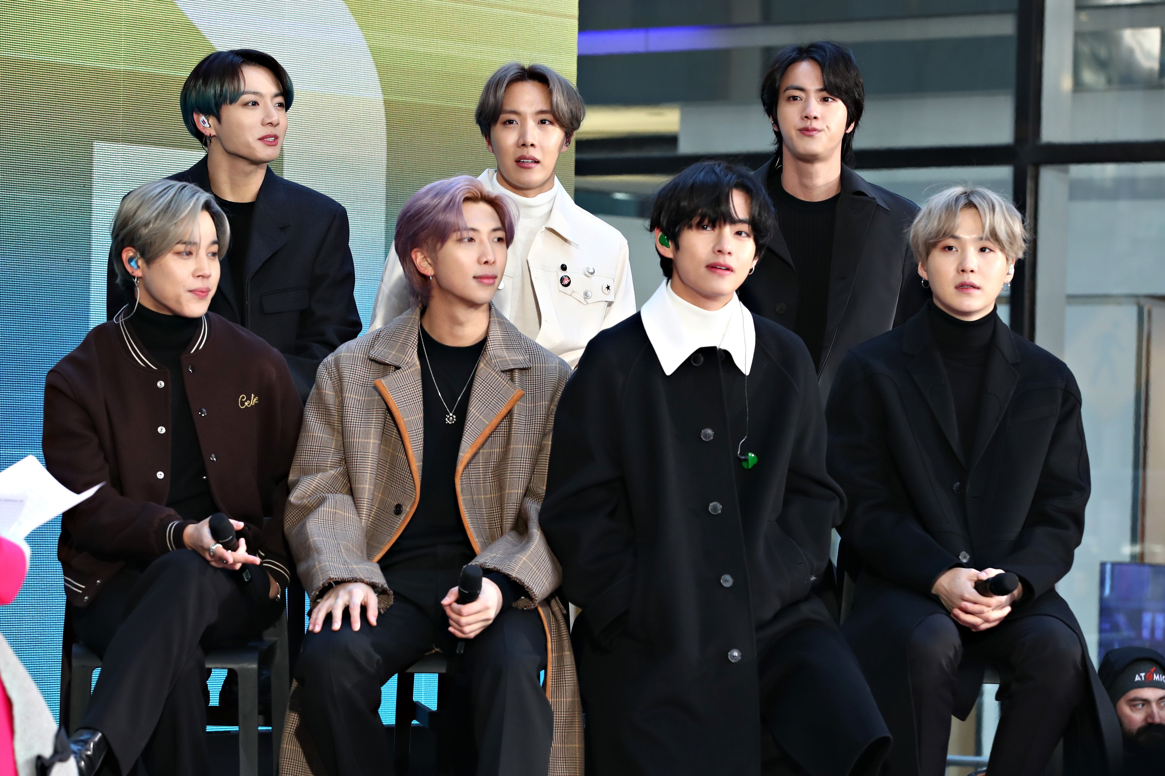 BTS Teaches a Squad Pic Master Class