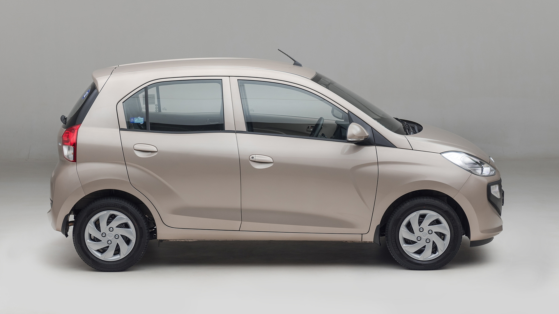 Hyundai Santro Price, Image, Colors & Reviews