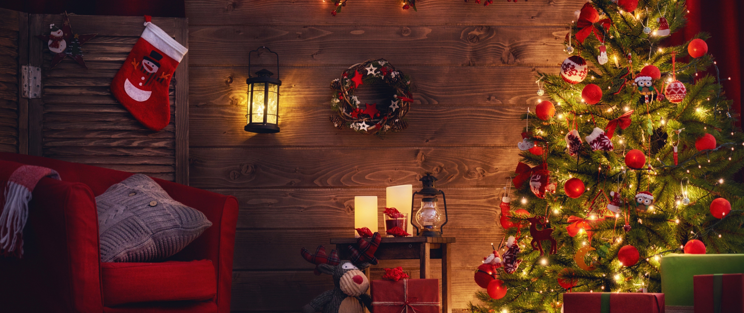 Download wallpaper 2560x1080 christmas tree, holiday, decorations, gifts, dual wide 2560x1080 HD background, 1681
