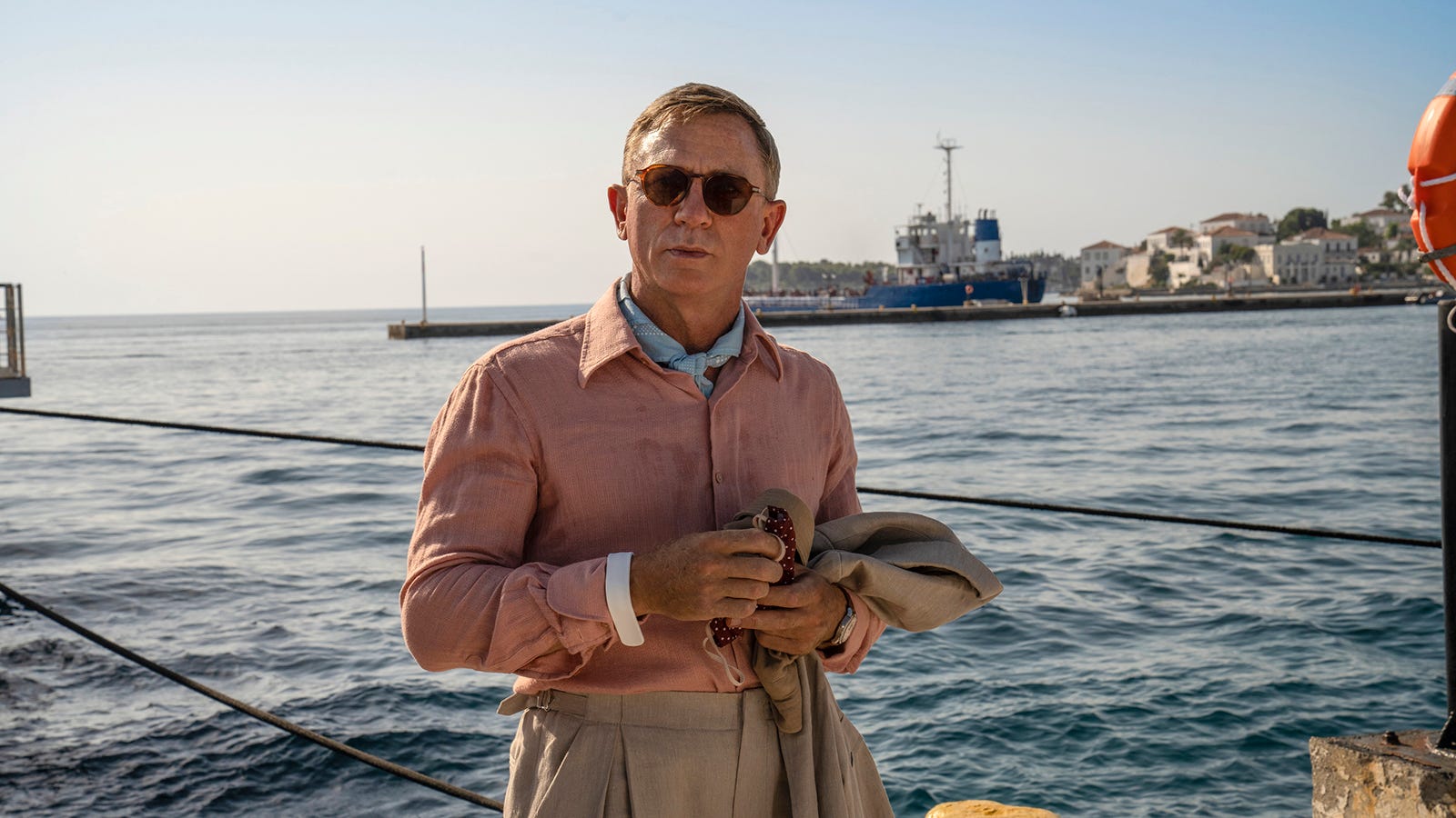 Glass Onion Review: Terrifically Entertaining Knives Out Sequel Is as Sharp as Ever