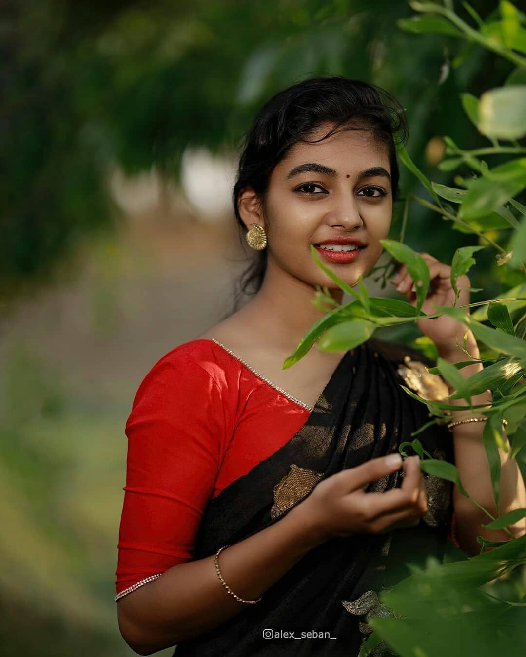 Tamil Glitz on Instagram: “Beautiful Ivana Follow #ivana #deepikapadukone. Beautiful indian actress, Stylish girl image, Cute beauty