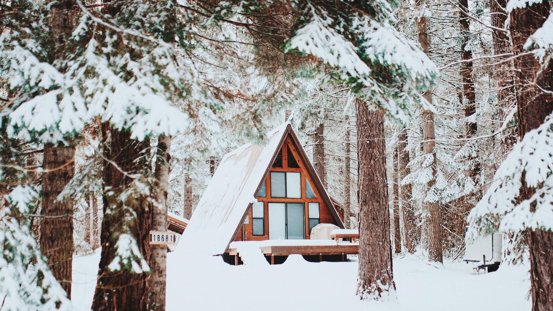 Cozy Winter Cabin Wallpaper