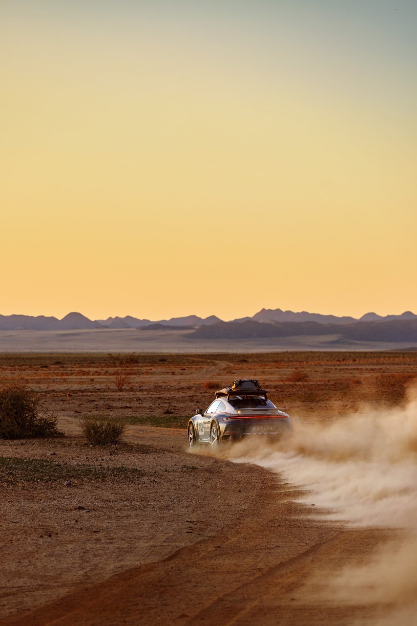 Porsche Unveils Rally Ready 911 Dakar