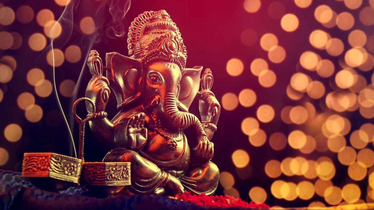 Ganesh Decoration Ideas for Home 2019, Home Decoration Photo, Ideas For Ganpati Festival; Ganesh Utsav Home Decoration With Rangoli, Lights, Bandanwar