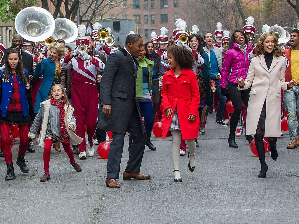 Annie Movie: See Red Dress Worn