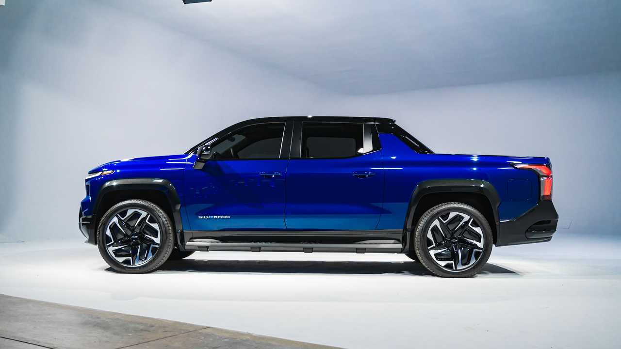 2024 Chevrolet Silverado EV Revealed: 400 Mile Range, Up To 664 HP