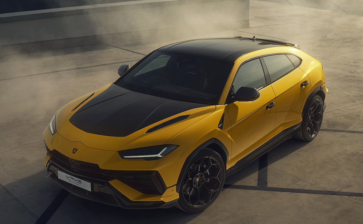 2023 Lamborghini Urus Performante photo gallery