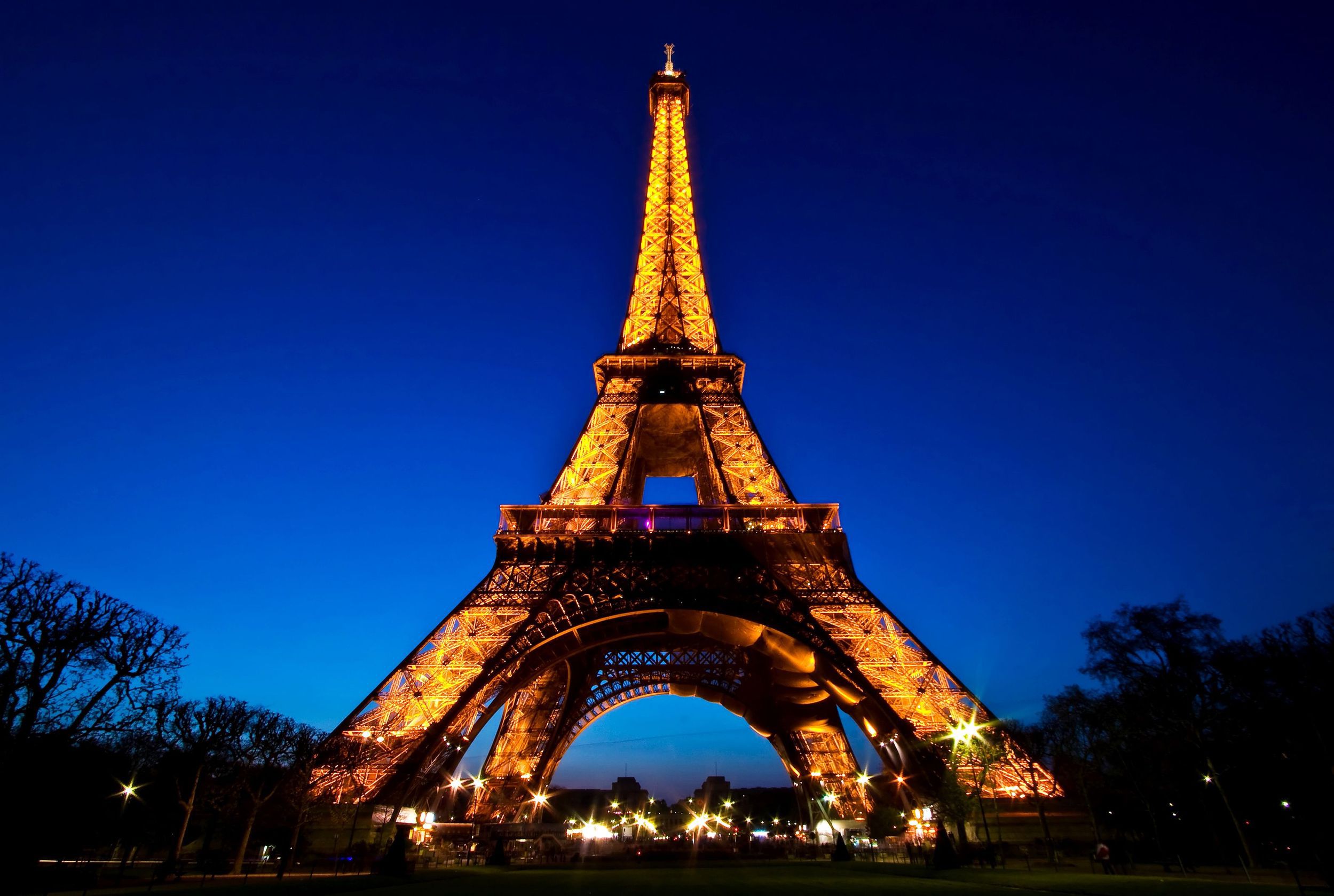 Eiffel Tower wallpaper at Night