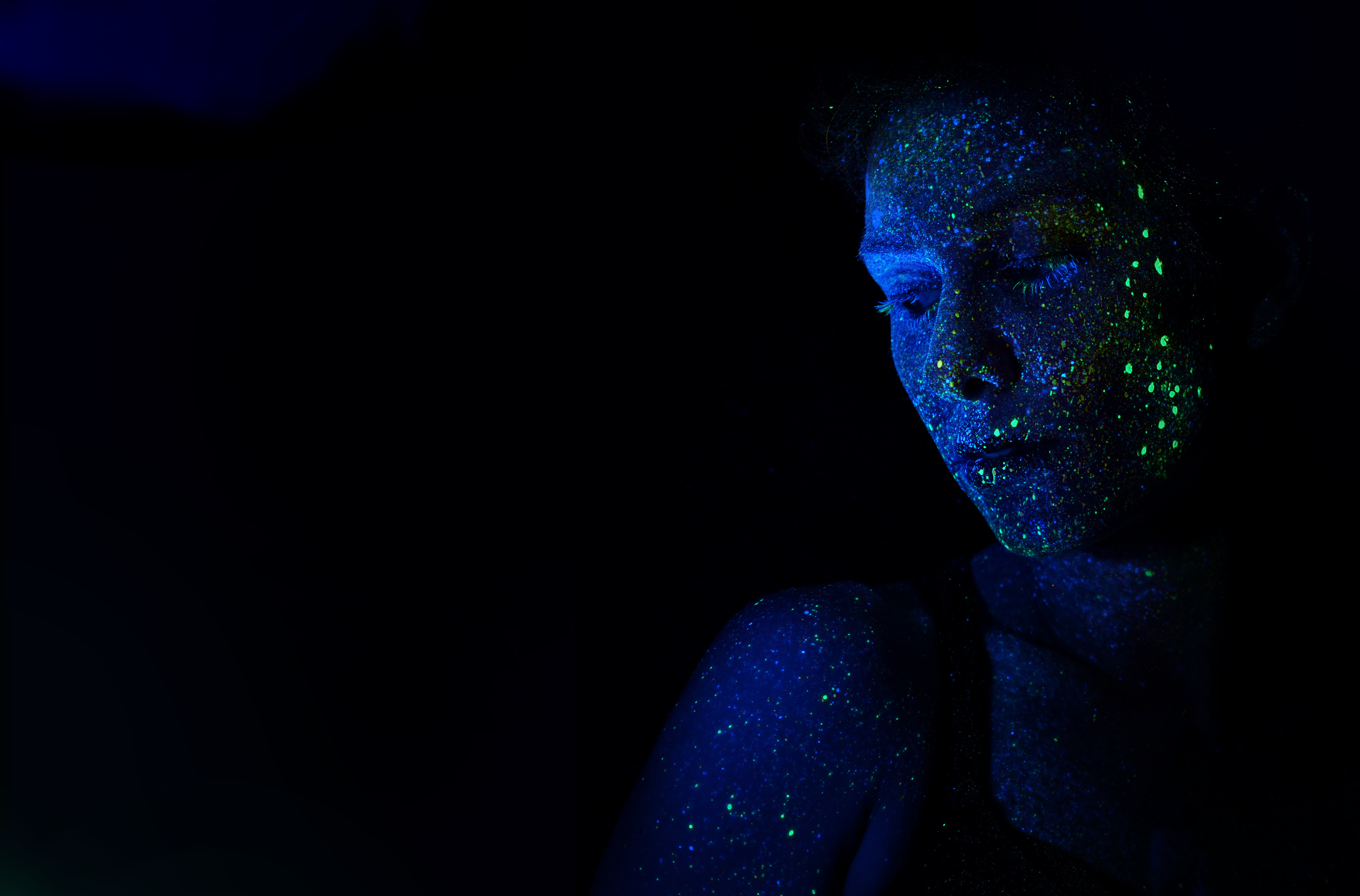 5805x3824 female, avatar movie, black background, glitter, neon, face, blue, person, dark, black, Free image, girl, green, woman, glow Gallery HD Wallpaper