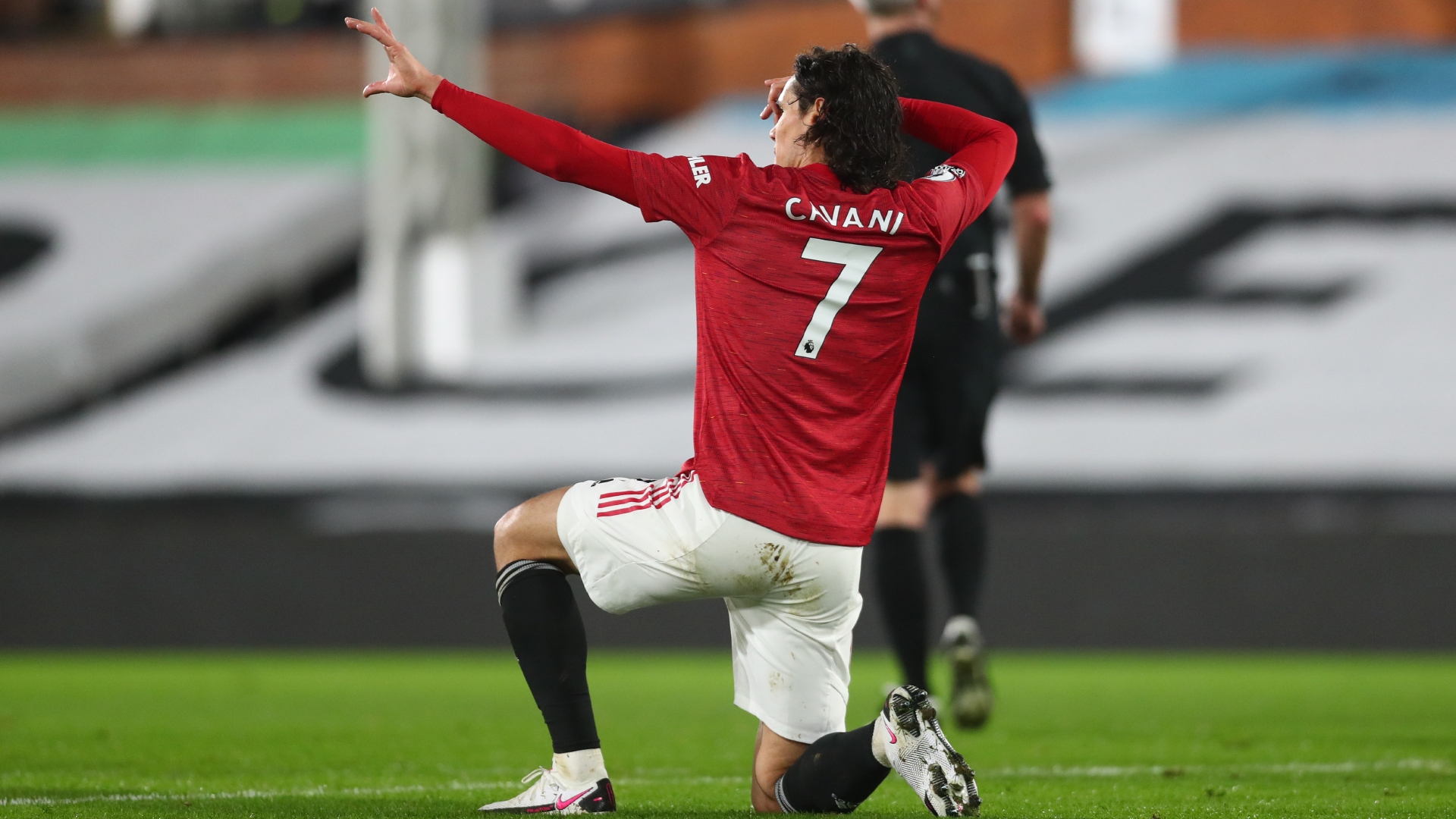 Man Utd frontman Cavani reveals story behind trademark goal celebration. Goal.com English Kuwait