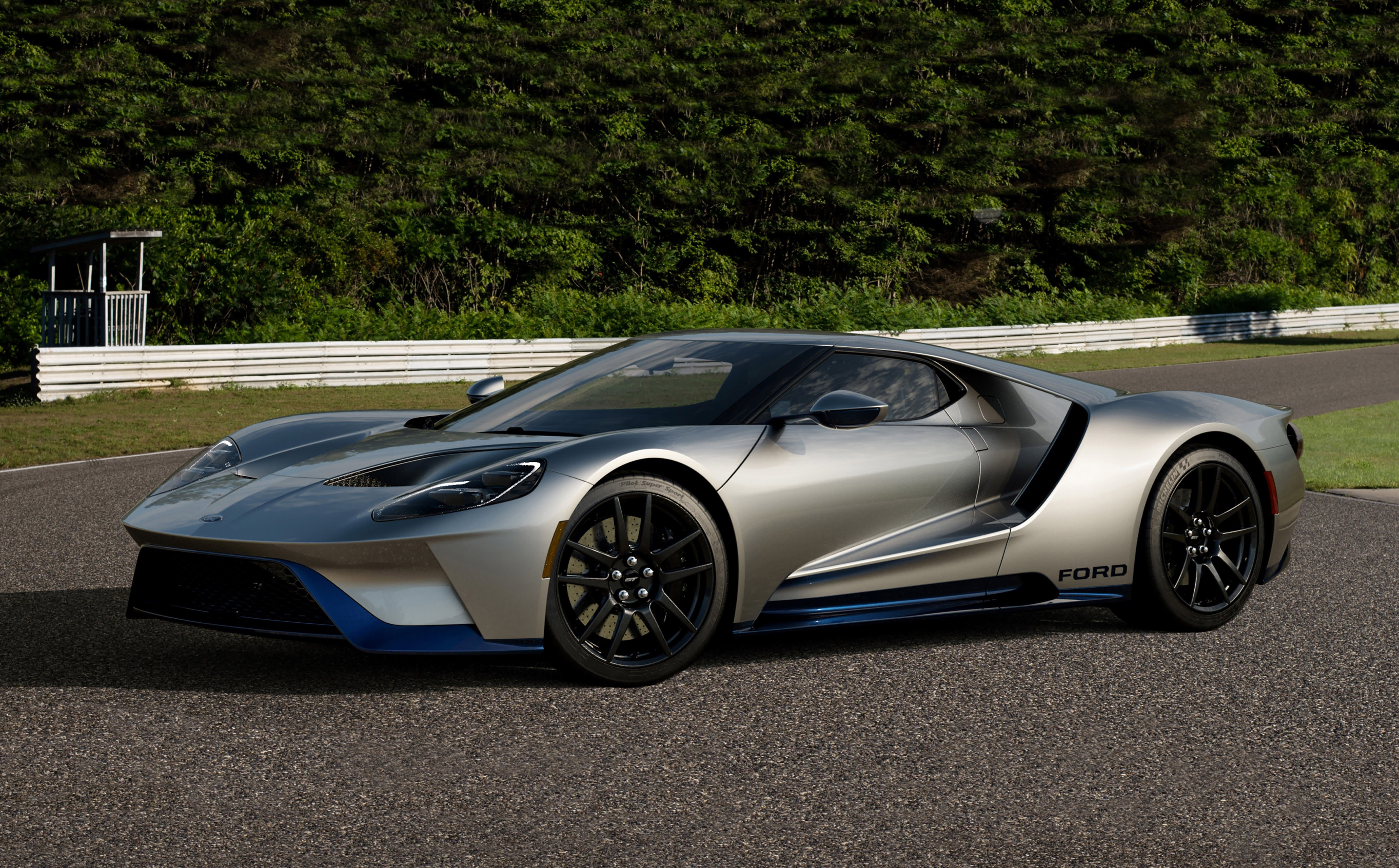 Ford to end production of $000 GT supercar with special edition