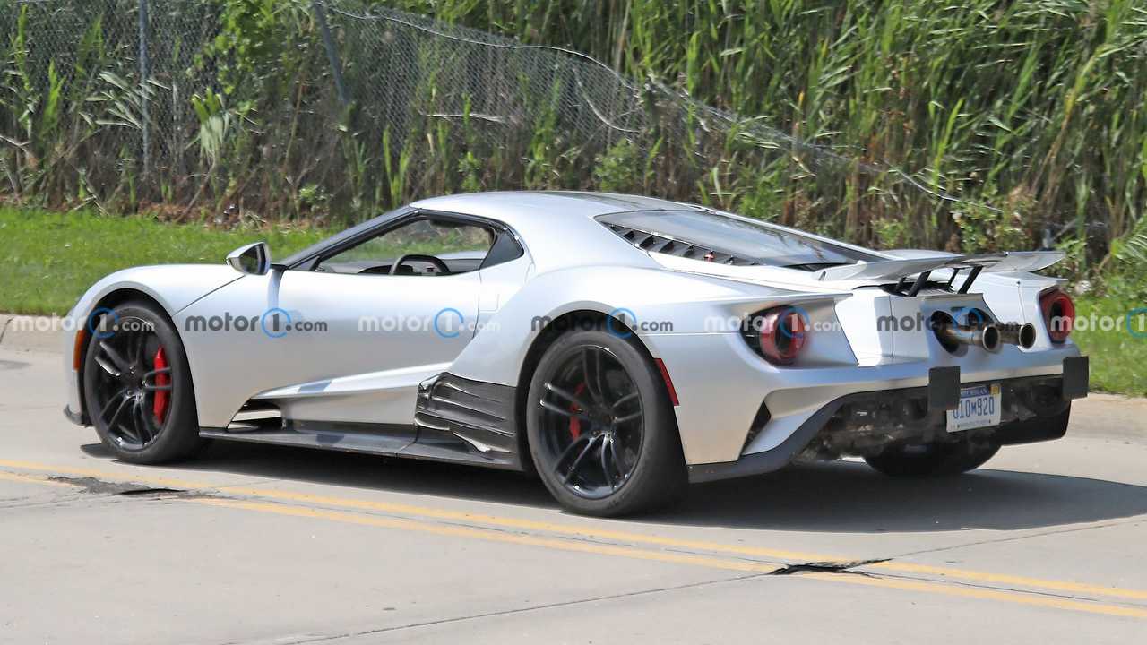 New Ford GT Test Mule Spy Photo Point To Possible V8 Sendoff