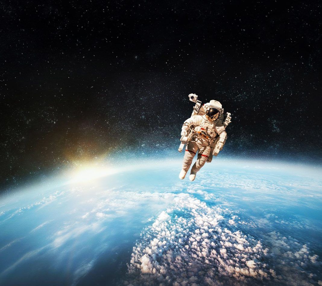 Samsung S8 Astronaut Wallpaper