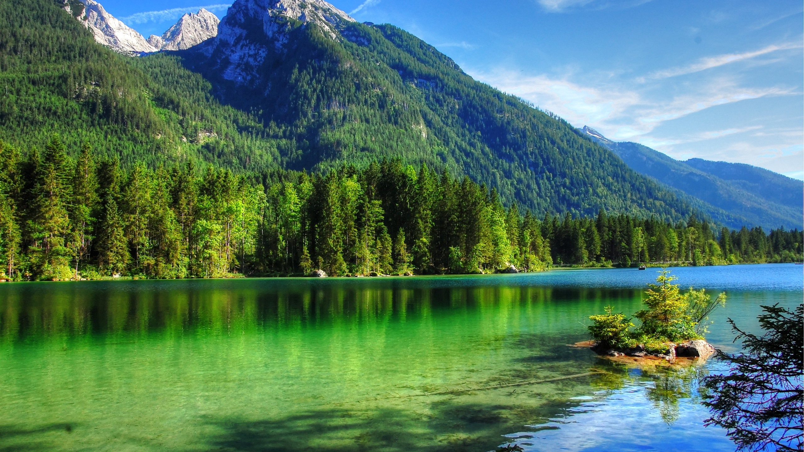 Wallpaper Clear water, lake, trees, mountains, summer 2880x1800 HD Picture, Image