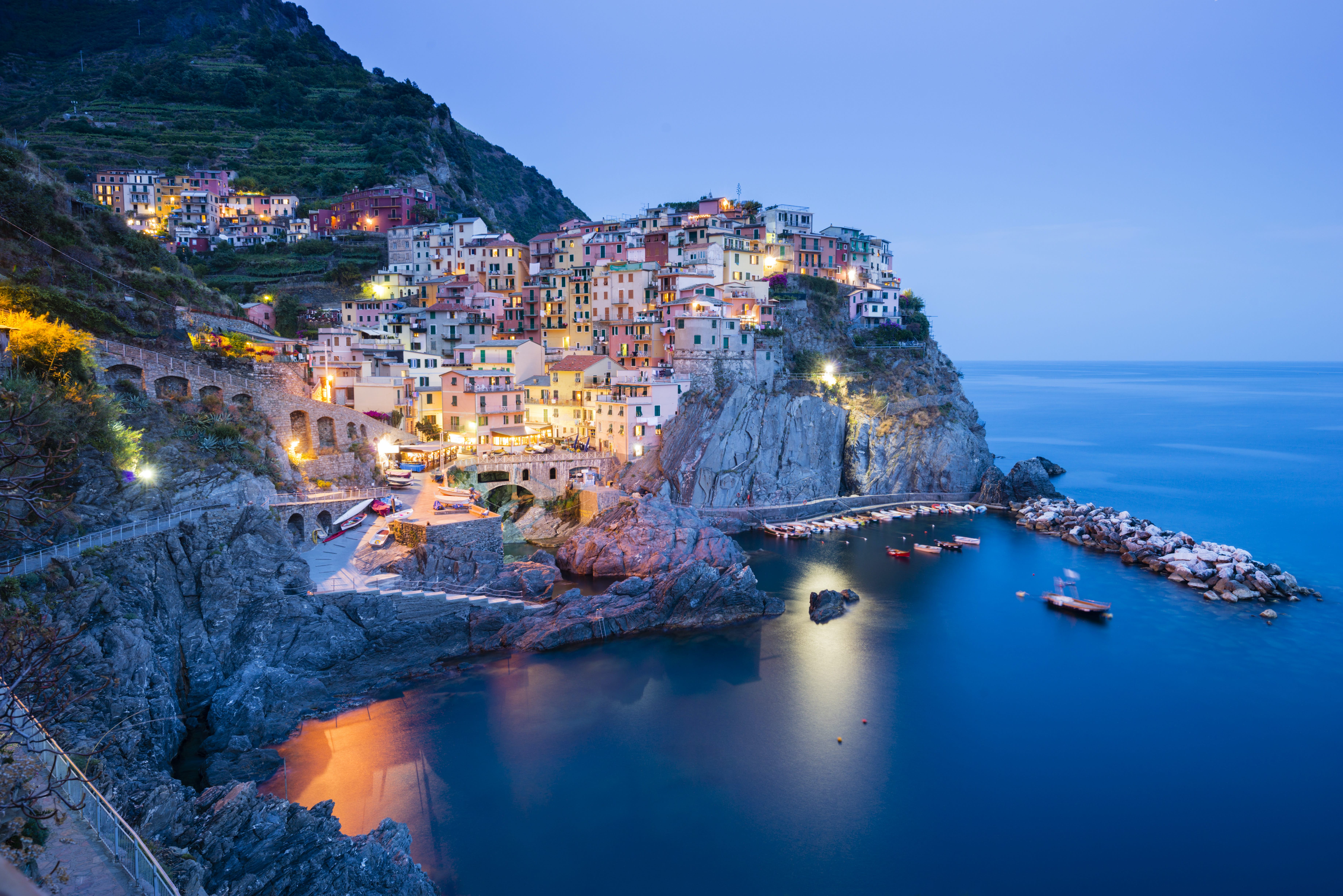 stunning image of Cinque Terre that will have you booking your next trip