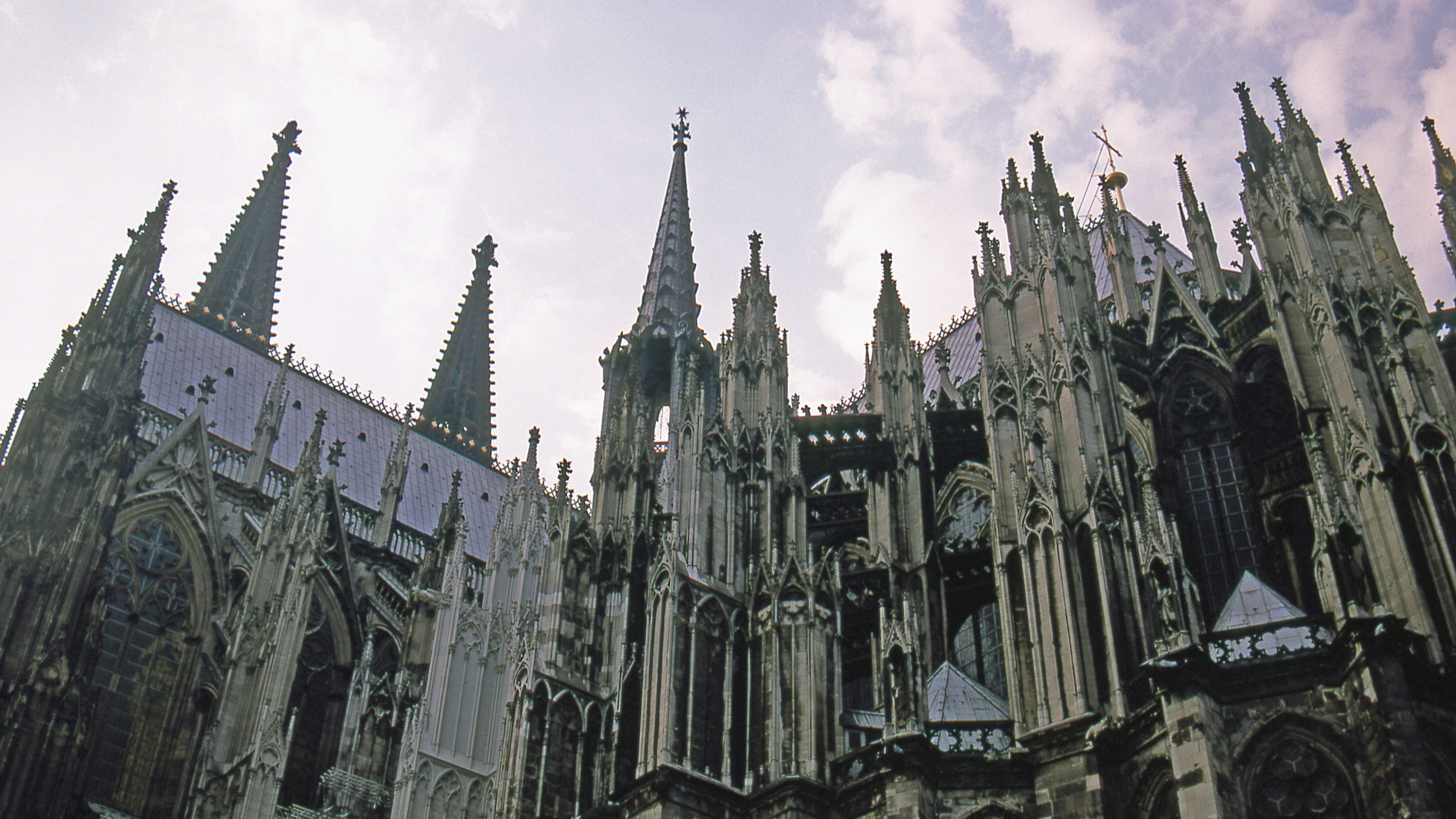 Wallpaper / flying buttresses of cologne cathedral 4k wallpaper free download