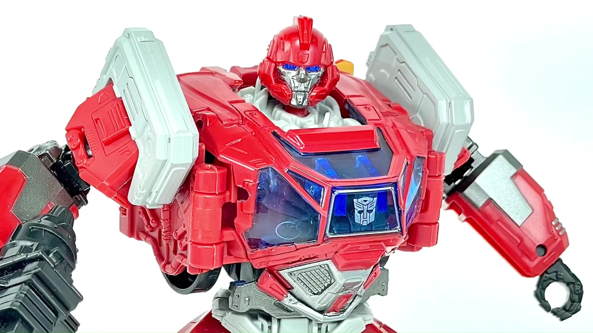 Studio Series Bumblebee Movie Deluxe Ironhide In Hand Image