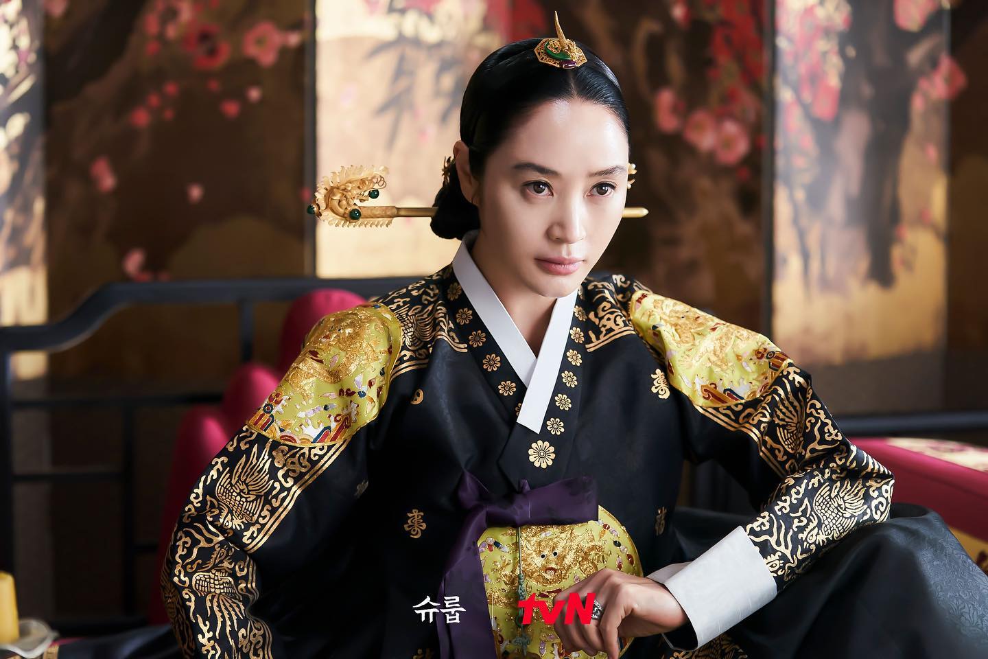K Drama Review: “Under The Queen's Umbrella” Parades Remarkable Progressive Characters In A Historical Drama