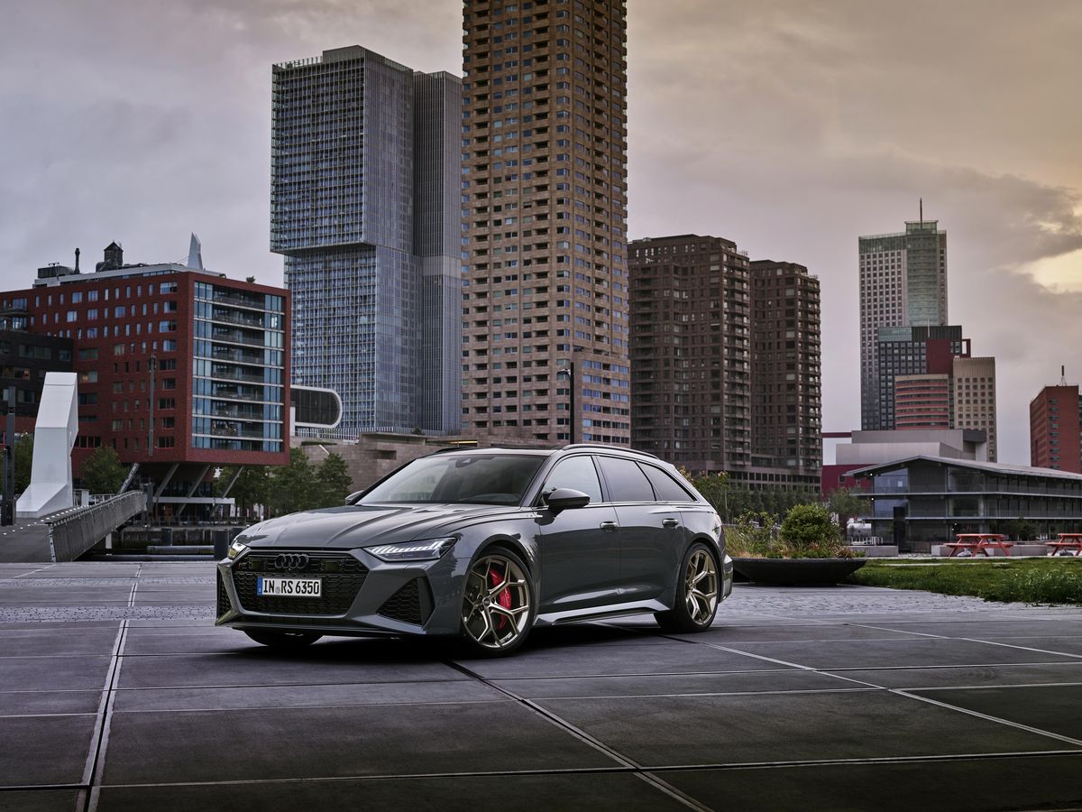 View Photo of the 2024 Audi RS6 Avant Performance
