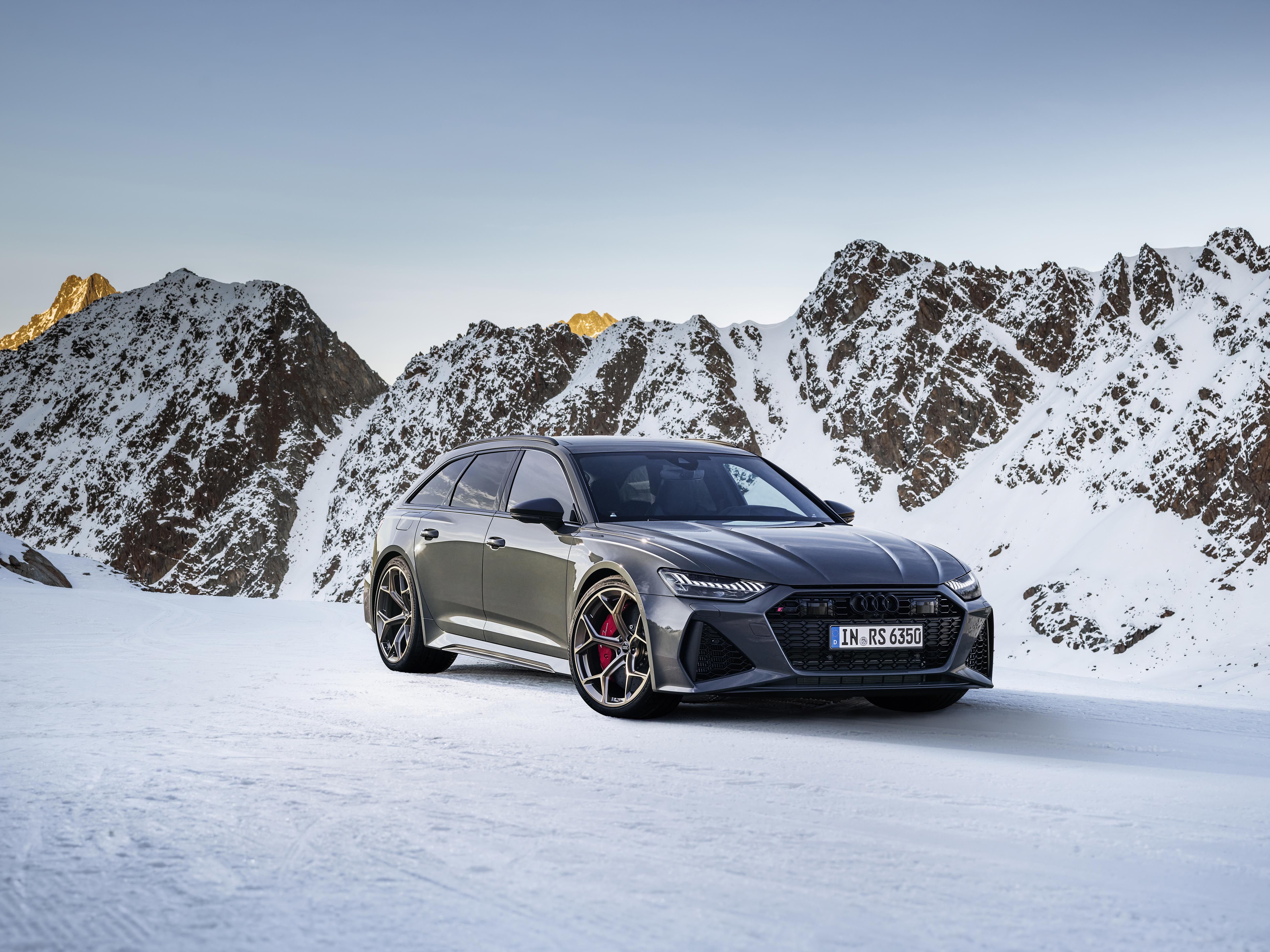 View Photo of the 2024 Audi RS6 Avant Performance