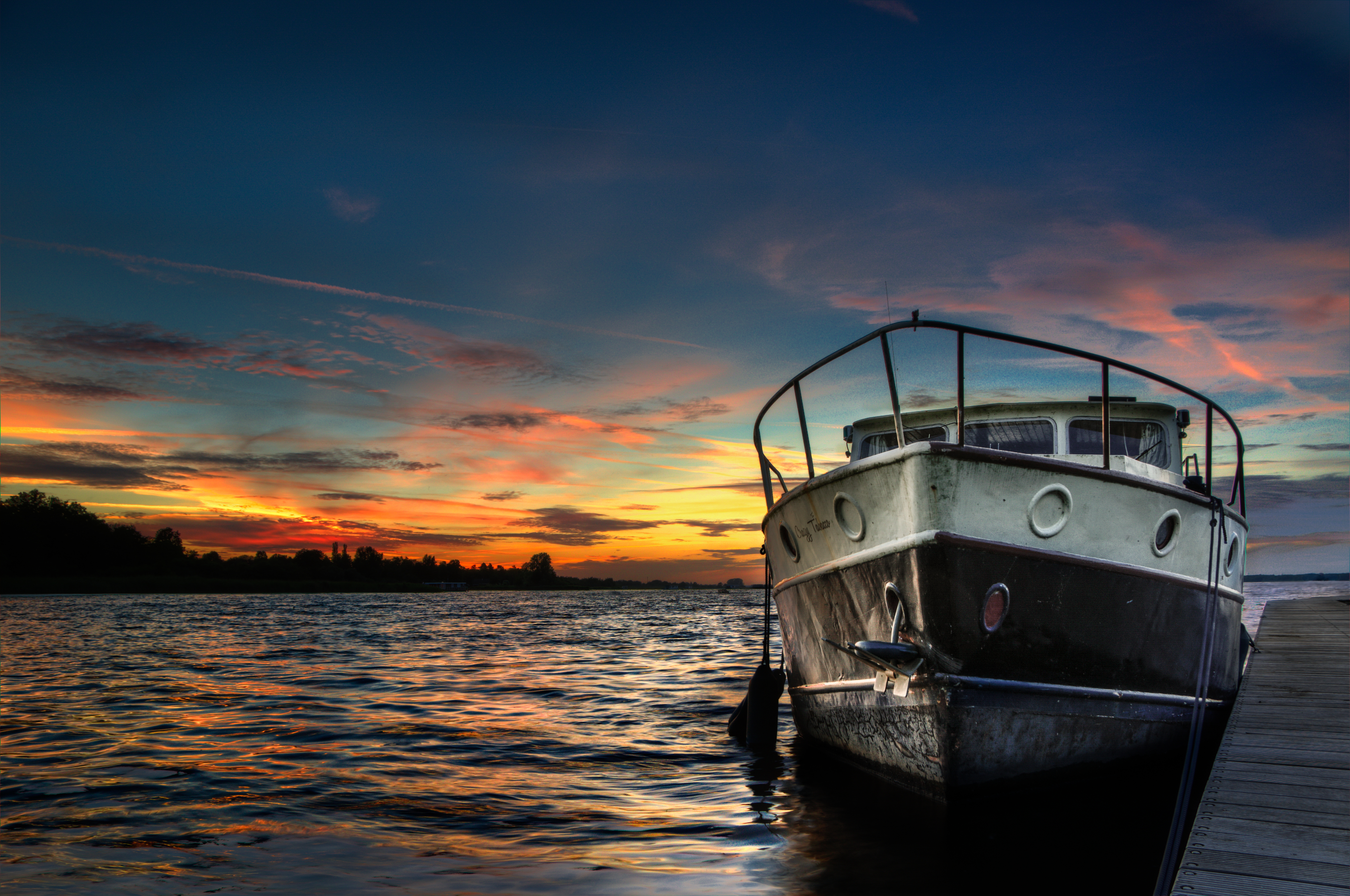 White Boat on Body of Water during Golden Hour · Free