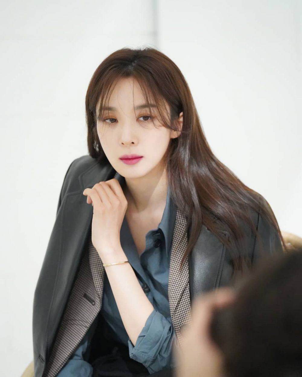 Potret Aktris Lee Chung Ah yang Gabung di J, Wide Company