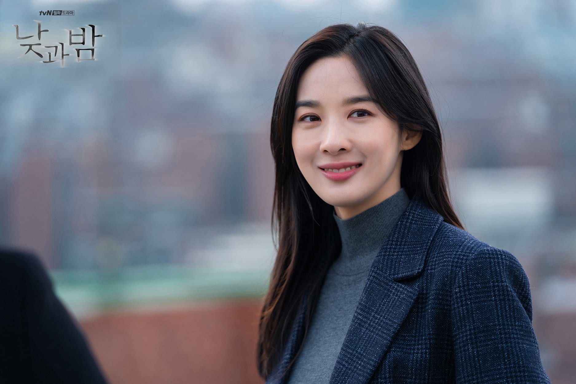 Awaken' Lee Chung Ah Says “Kim Seol Hyun's Smile is Captivating” Korean Entertainment Magazine