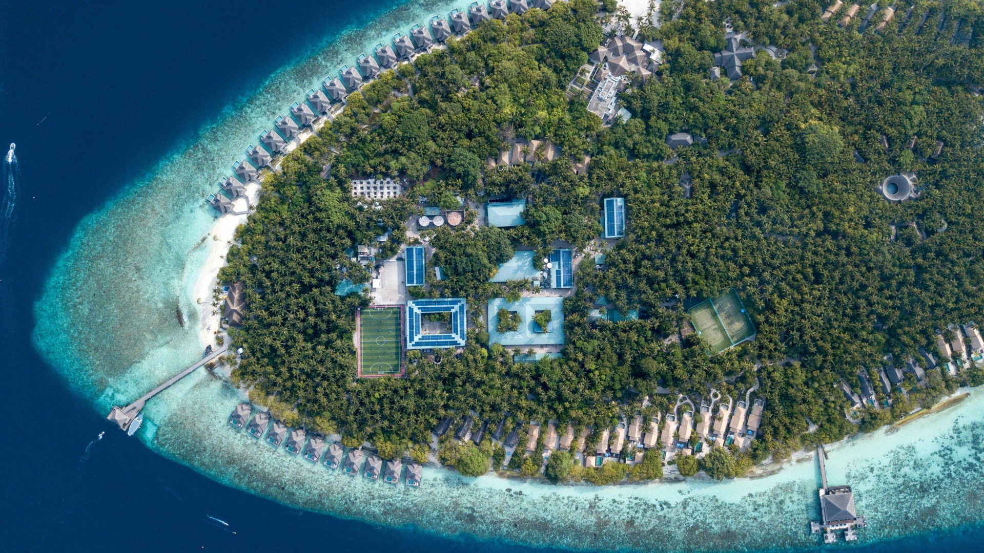 Dusit Thani Maldives Luxurious Resort Surrounded By Lagoon And White Sandy Beaches Located In Mudhdoo Island And Baa Atoll, Wallpaper13.com