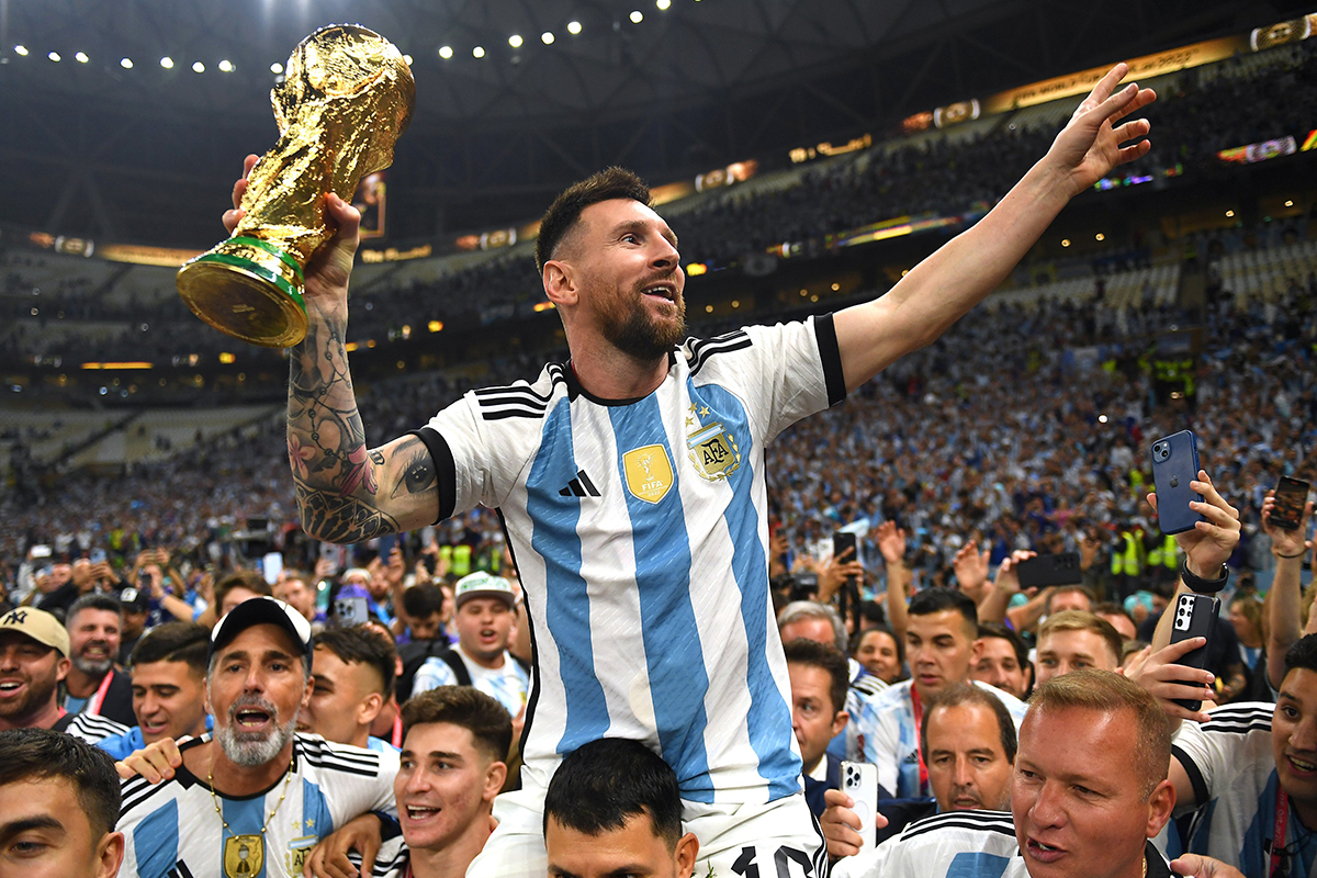 Lionel Messi 2022 World Cup Image & HD Wallpaper For Free Download: LM10 HD Photo in Argentina Jersey with WC Trophy Picture to Share Online. ⚽ LatestLY