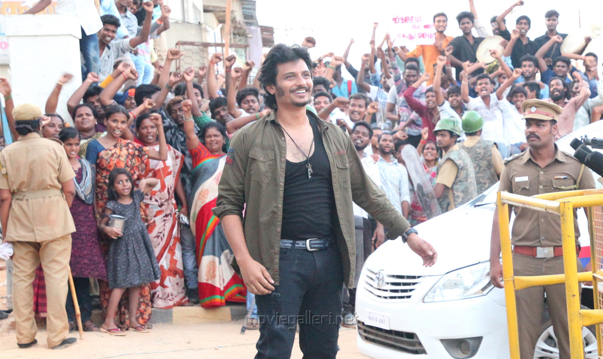 Gorilla Movie Stills HD. Jiiva. Shalini Pandey. New Movie Posters